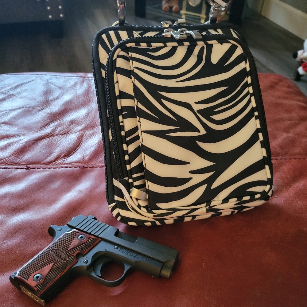 Gun Totten Mama conceal and carry crossover shoulder purse. Zebra New condition